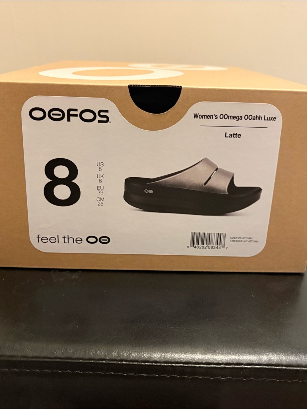OOFOS Women's OOmga OOahh Luxe Slide - Latte/Black